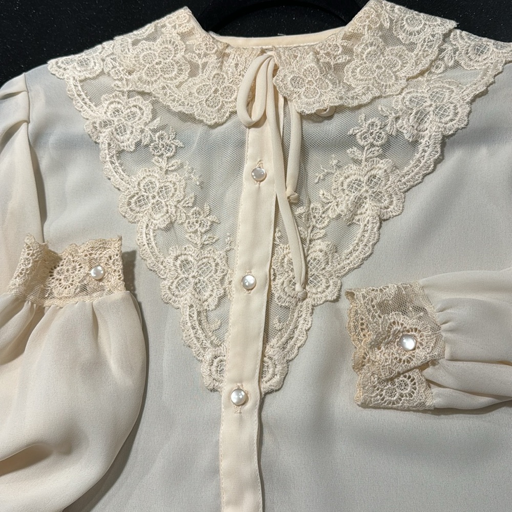 Vintage Lace Blouse by Gemilli